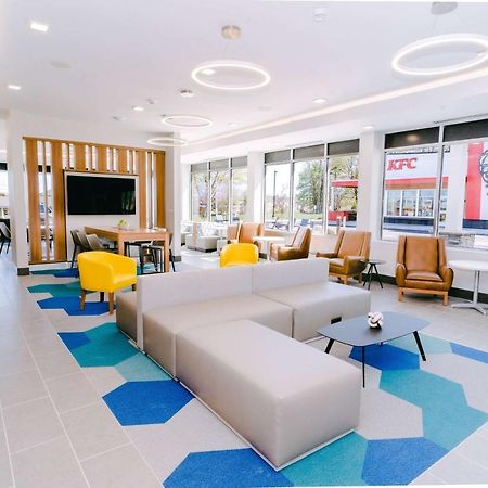 Microtel Inn & Suites By Wyndham Macedon מראה חיצוני תמונה