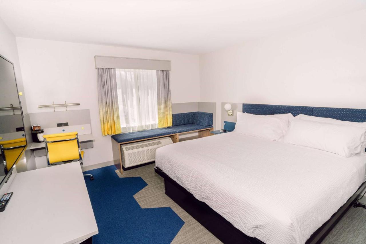 Microtel Inn & Suites By Wyndham Macedon מראה חיצוני תמונה