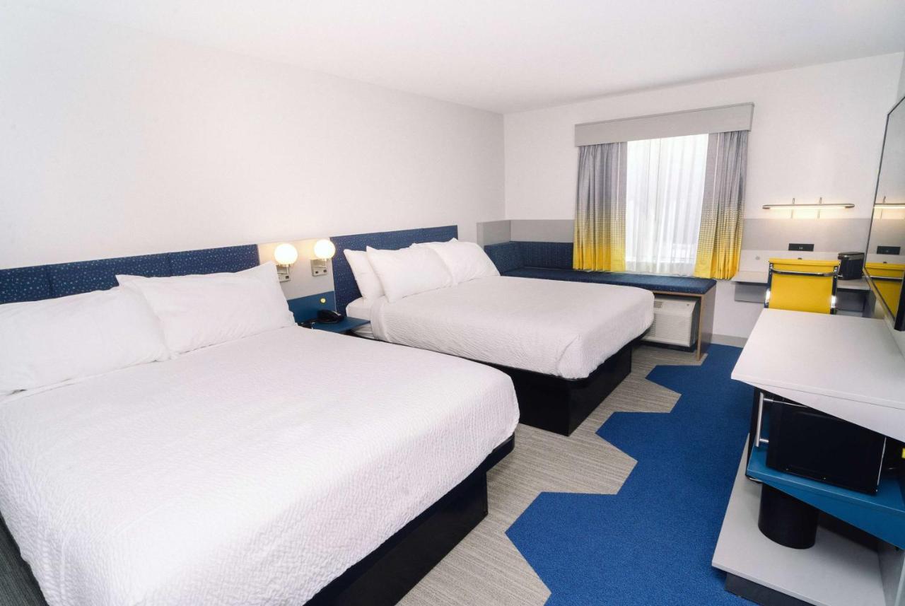 Microtel Inn & Suites By Wyndham Macedon מראה חיצוני תמונה