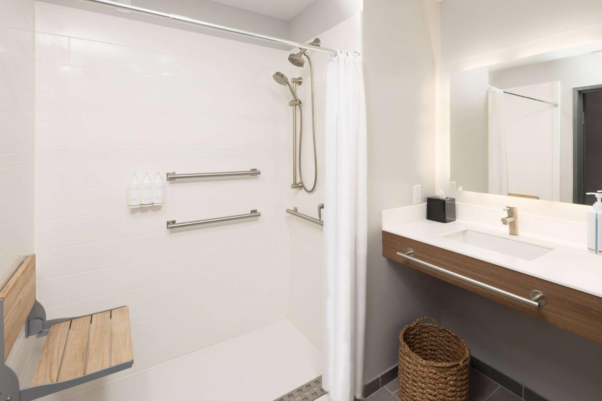 Microtel Inn & Suites By Wyndham Macedon מראה חיצוני תמונה
