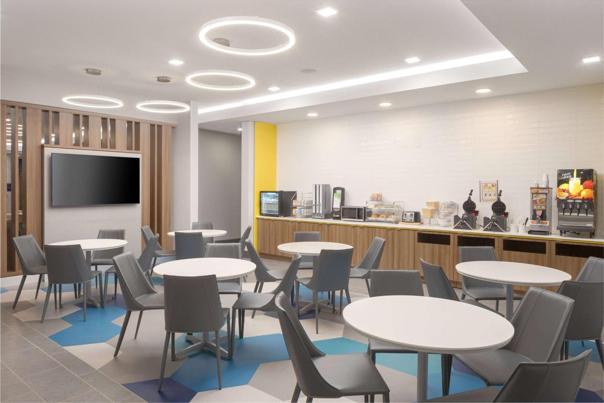 Microtel Inn & Suites By Wyndham Macedon מראה חיצוני תמונה
